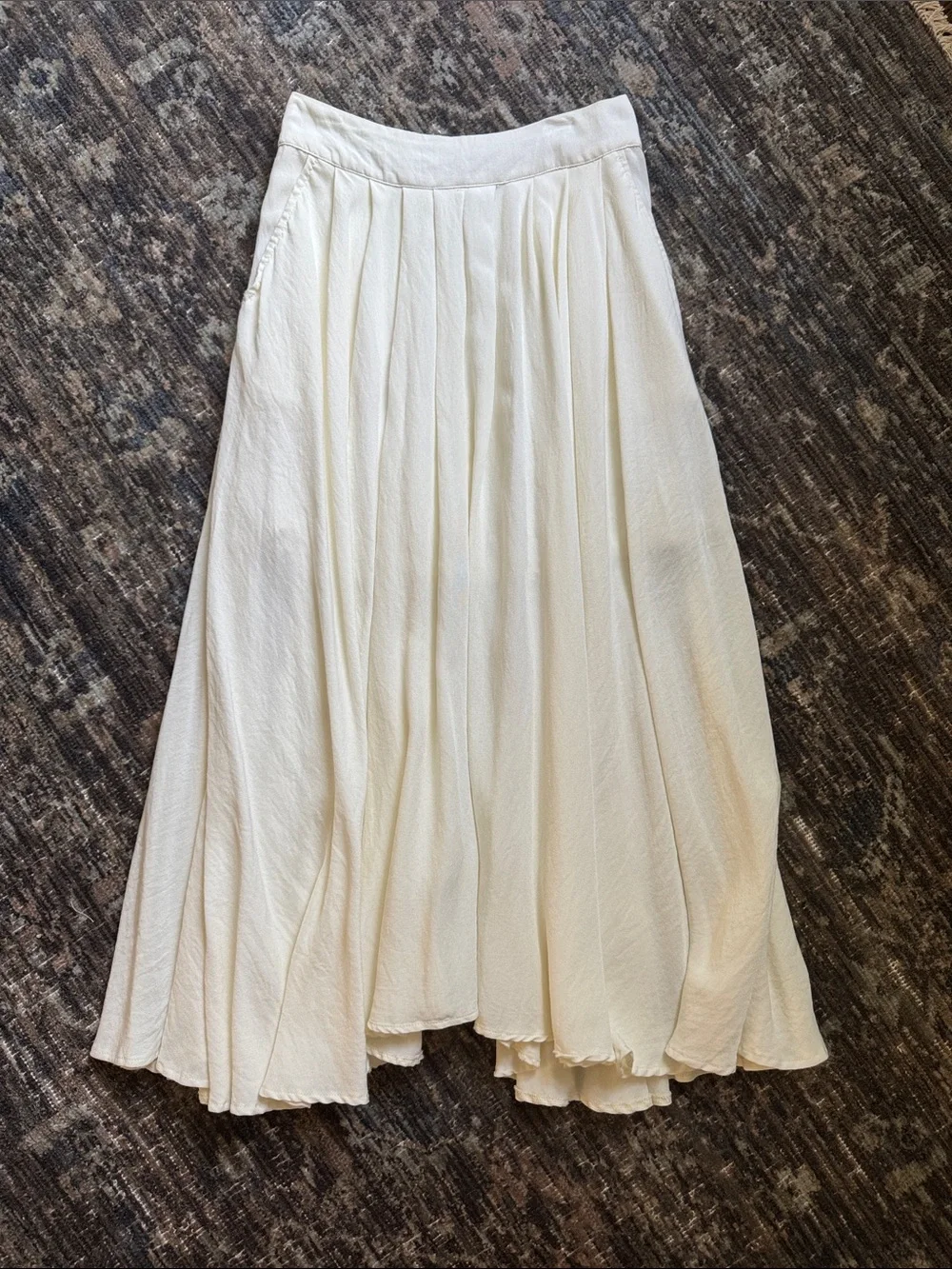 Mable Off White Pleated Midi Skirt w. Pockets